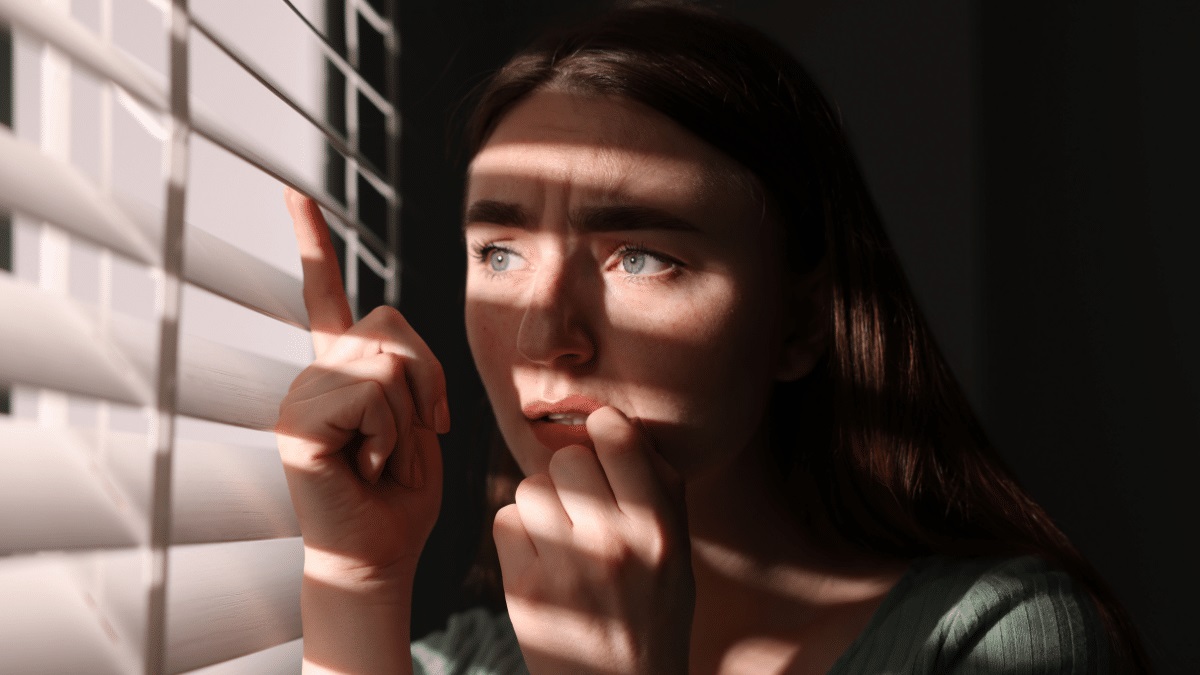 Psicóloga Josie Conti revela 7 sinais silenciosos de fobia social
